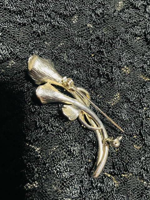 【専門店】シルバーカラー◆フラワーモチーフブローチ < 女性アクセサリー/時計  【専門店】シルバーカラー◆フラワーモチーフブローチ < 女性アクセサリー/時計の