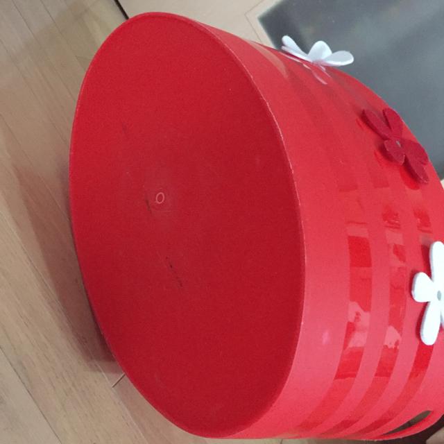 しっかりかための持ち手付プラスチックケース お花×赤色 < インテリア/ライフ  しっかりかための持ち手付プラスチックケース お花×赤色 < インテリア/ライフの