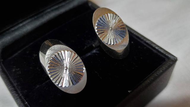 正規 レア シャイニーリフレクション オーバルカフス コントラストカフリンクス ブリリアントボタン < 男性ファッション  正規 レア シャイニーリフレクション オーバルカフス コントラストカフリンクス ブリリアントボタン < 男性ファッションの