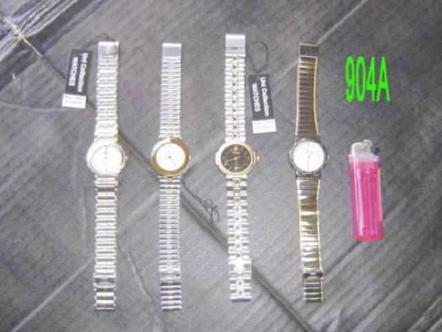 電池切れ腕時計(中国製)4点1セット < 女性アクセサリー/時計  電池切れ腕時計(中国製)4点1セット  < 女性アクセサリー/時計の