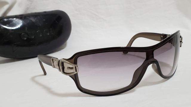 正規レア グッチ メタルベルトバックル装飾×ロゴ シールドサングラス 黒 グラマラスリフレクションクリアフレームアイウェア 付属有 < ブランド  正規レア グッチ メタルベルトバックル装飾×ロゴ シールドサングラス 黒 グラマラスリフレクションクリアフレームアイウェア 付属有 < ブランドの