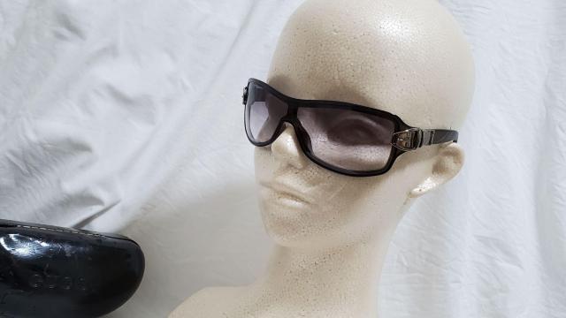 正規レア グッチ メタルベルトバックル装飾×ロゴ シールドサングラス 黒 グラマラスリフレクションクリアフレームアイウェア 付属有 < ブランド  正規レア グッチ メタルベルトバックル装飾×ロゴ シールドサングラス 黒 グラマラスリフレクションクリアフレームアイウェア 付属有 < ブランドの