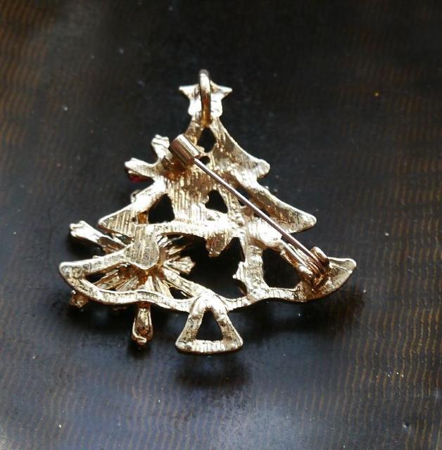 新品アンティーク調 かわいい きらきらストーン クリスマスツリーブローチ ペンダントトップにも < 女性アクセサリー/時計 新品アンティーク調 かわいい きらきらストーン クリスマスツリーブローチ ペンダントトップにも < 女性アクセサリー/時計の