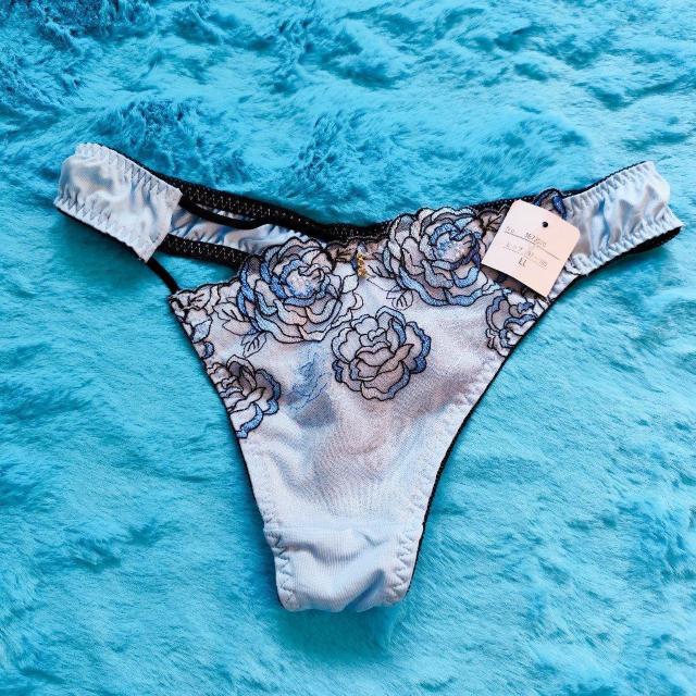 エロカワッ。。。肌チラ魅せ&ゴージャス刺繍レースTバック。。。ショーツ。。。パンティー。。。 < 女性ファッション エロカワッ。。。肌チラ魅せ&ゴージャス刺繍レースTバック。。。ショーツ。。。パンティー。。。 < 女性ファッションの