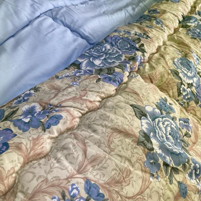 ボリューム羊毛混掛布団☆シングルサイズ☆150×200cm☆1.8kg < インテリア/ライフ ボリューム羊毛混掛布団☆シングルサイズ☆150×200cm☆1.8kg < インテリア/ライフの