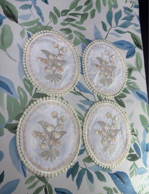 *新品未使用 スズランの刺繍入りコースターセット (4枚組) < インテリア/ライフ *新品未使用 スズランの刺繍入りコースターセット (4枚組) < インテリア/ライフの