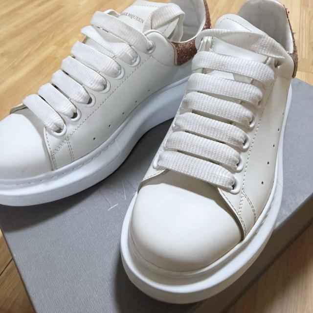 Alexander McQueen �X�j�[�J�[ �� �u�����h�� 