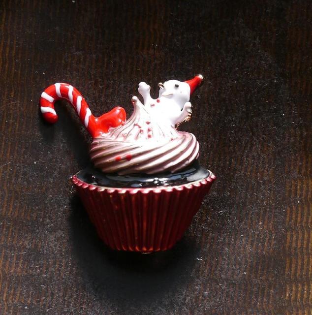 新品アンティーク調クリスマス スノーマン カップケーキ エナメルブローチ < 女性アクセサリー/時計  新品アンティーク調クリスマス スノーマン カップケーキ エナメルブローチ < 女性アクセサリー/時計の