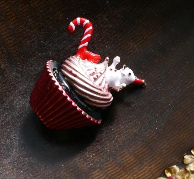 新品アンティーク調クリスマス スノーマン カップケーキ エナメルブローチ < 女性アクセサリー/時計  新品アンティーク調クリスマス スノーマン カップケーキ エナメルブローチ < 女性アクセサリー/時計の
