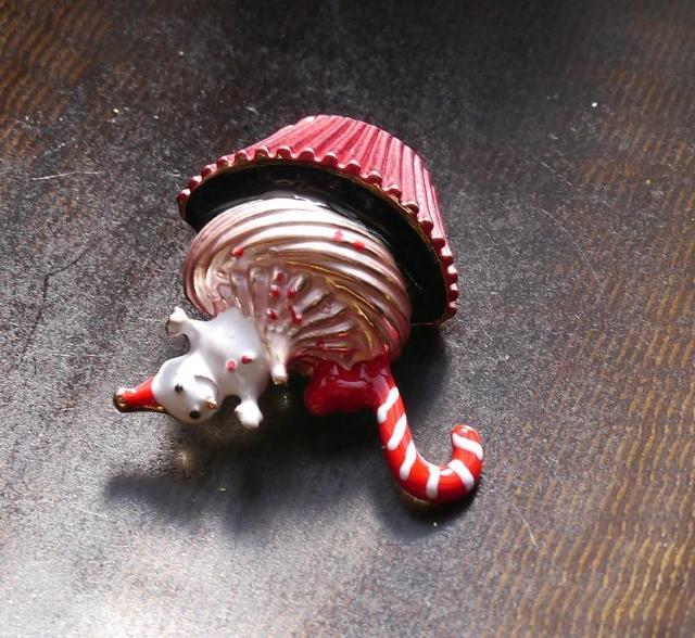 新品アンティーク調クリスマス スノーマン カップケーキ エナメルブローチ < 女性アクセサリー/時計  新品アンティーク調クリスマス スノーマン カップケーキ エナメルブローチ < 女性アクセサリー/時計の