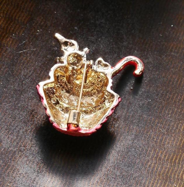 新品アンティーク調クリスマス スノーマン カップケーキ エナメルブローチ < 女性アクセサリー/時計  新品アンティーク調クリスマス スノーマン カップケーキ エナメルブローチ < 女性アクセサリー/時計の