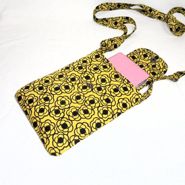◆カメリア柄×イエロー黄色地◆スマホポシェット ショルダー ポーチ < 女性ファッション ◆カメリア柄×イエロー黄色地◆スマホポシェット ショルダー ポーチ < 女性ファッションの