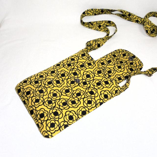◆カメリア柄×イエロー黄色地◆スマホポシェット ショルダー ポーチ < 女性ファッション ◆カメリア柄×イエロー黄色地◆スマホポシェット ショルダー ポーチ < 女性ファッションの