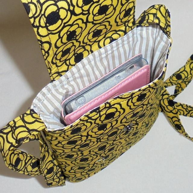 ◆カメリア柄×イエロー黄色地◆スマホポシェット ショルダー ポーチ < 女性ファッション ◆カメリア柄×イエロー黄色地◆スマホポシェット ショルダー ポーチ < 女性ファッションの