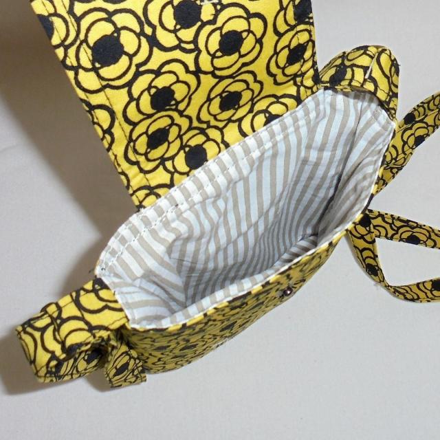 ◆カメリア柄×イエロー黄色地◆スマホポシェット ショルダー ポーチ < 女性ファッション ◆カメリア柄×イエロー黄色地◆スマホポシェット ショルダー ポーチ < 女性ファッションの