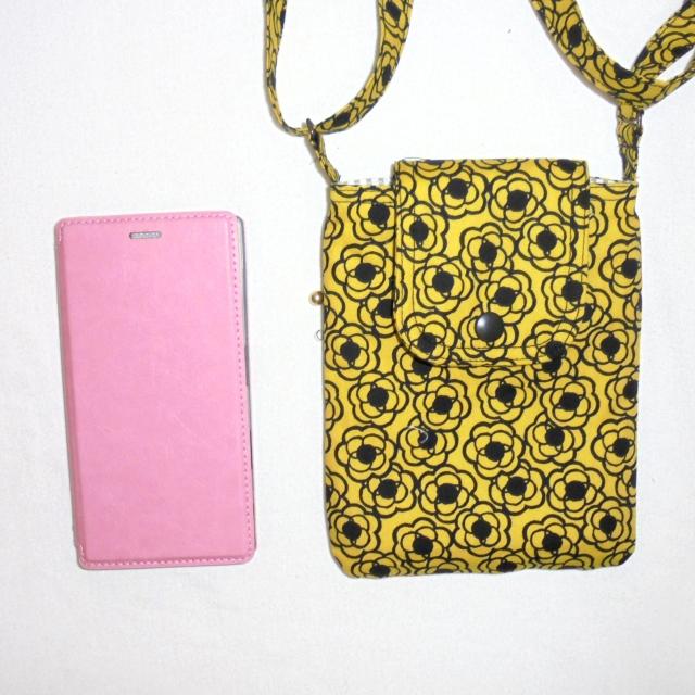◆カメリア柄×イエロー黄色地◆スマホポシェット ショルダー ポーチ < 女性ファッション ◆カメリア柄×イエロー黄色地◆スマホポシェット ショルダー ポーチ < 女性ファッションの