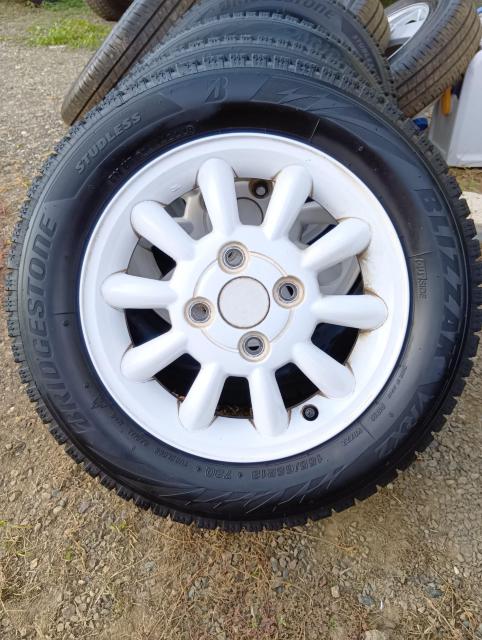 バリ山信頼のブリザック&スズキ純正ホワイトカラーアルミホイル4本セット < 自動車/バイク バリ山信頼のブリザック&スズキ純正ホワイトカラーアルミホイル4本セット < 自動車/バイク