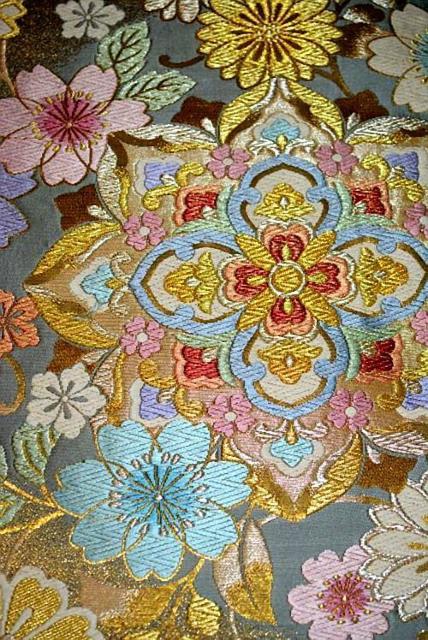 【最高峰】新品同様 金彩 銀通し シシュウ 笹 桜 牡丹 藤 中古振袖・袋帯 身丈168.5cm 裄丈68.5cm T3502 < 女性ファッション  【最高峰】新品同様 金彩 銀通し シシュウ 笹 桜 牡丹 藤 中古振袖・袋帯 身丈168.5cm 裄丈68.5cm T3502 < 女性ファッションの