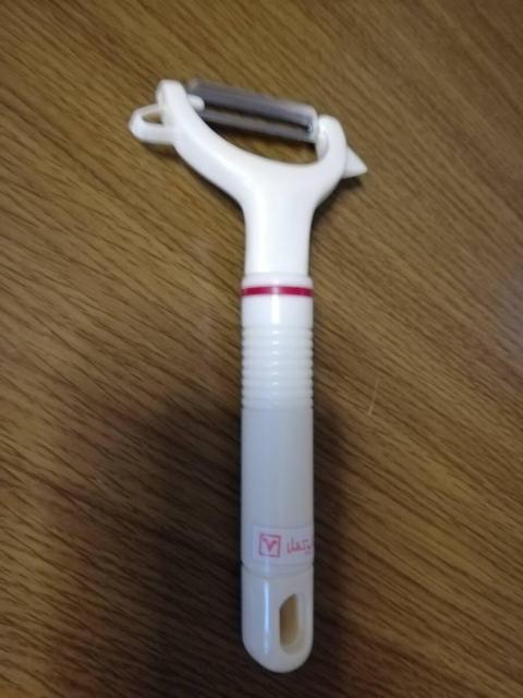 ヴァレンティノ・ルウディ 皮むき フルーツや野菜を簡単に皮むきピーラー < インテリア/ライフ ヴァレンティノ・ルウディ 皮むき フルーツや野菜を簡単に皮むきピーラー < インテリア/ライフの