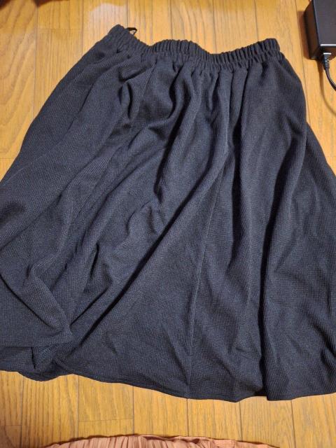 黒膝丈スカート < 女性ファッション  黒膝丈スカート < 女性ファッションの