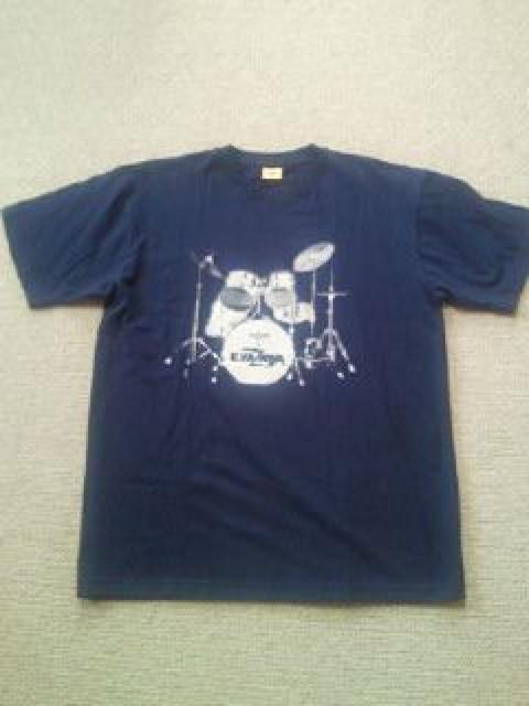 矢沢永吉 ビール サントリー プレミアム モルツ 限定 ドラム デザイン Tシャツ ネイビー < タレントグッズ  矢沢永吉 ビール サントリー プレミアム モルツ 限定 ドラム デザイン Tシャツ ネイビー < タレントグッズの