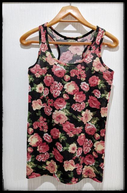 ★タンクトップ★キャミソール★Tシャツ★黒・バラ柄★Mサイズ★部屋着★まとめ買い歓迎★ブランド名札有り★ < 女性ファッション  ★タンクトップ★キャミソール★Tシャツ★黒・バラ柄★Mサイズ★部屋着★まとめ買い歓迎★ブランド名札有り★ < 女性ファッションの