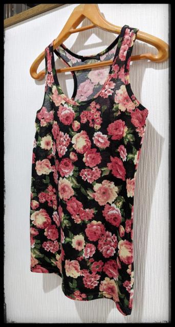 ★タンクトップ★キャミソール★Tシャツ★黒・バラ柄★Mサイズ★部屋着★まとめ買い歓迎★ブランド名札有り★ < 女性ファッション  ★タンクトップ★キャミソール★Tシャツ★黒・バラ柄★Mサイズ★部屋着★まとめ買い歓迎★ブランド名札有り★ < 女性ファッションの