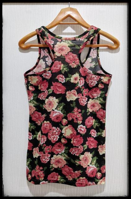 ★タンクトップ★キャミソール★Tシャツ★黒・バラ柄★Mサイズ★部屋着★まとめ買い歓迎★ブランド名札有り★ < 女性ファッション  ★タンクトップ★キャミソール★Tシャツ★黒・バラ柄★Mサイズ★部屋着★まとめ買い歓迎★ブランド名札有り★ < 女性ファッションの