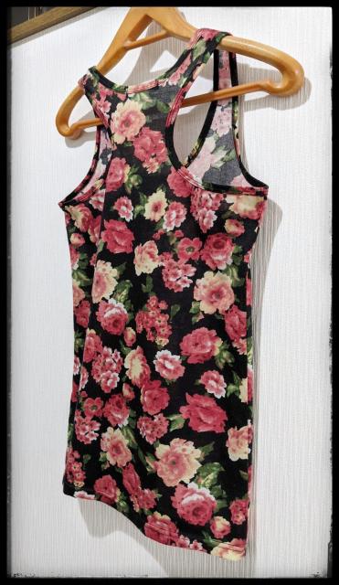 ★タンクトップ★キャミソール★Tシャツ★黒・バラ柄★Mサイズ★部屋着★まとめ買い歓迎★ブランド名札有り★ < 女性ファッション  ★タンクトップ★キャミソール★Tシャツ★黒・バラ柄★Mサイズ★部屋着★まとめ買い歓迎★ブランド名札有り★ < 女性ファッションの