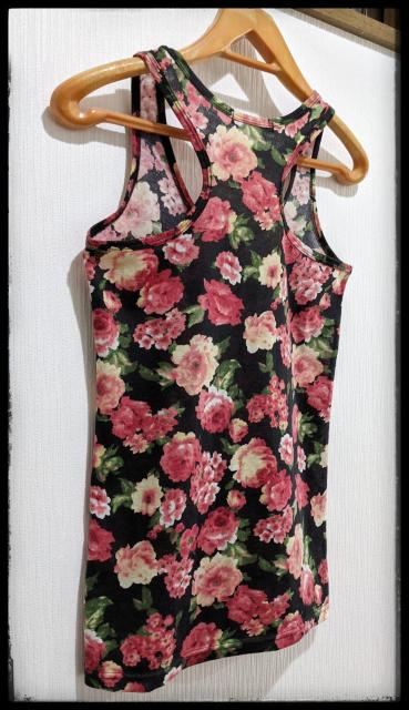 ★タンクトップ★キャミソール★Tシャツ★黒・バラ柄★Mサイズ★部屋着★まとめ買い歓迎★ブランド名札有り★ < 女性ファッション  ★タンクトップ★キャミソール★Tシャツ★黒・バラ柄★Mサイズ★部屋着★まとめ買い歓迎★ブランド名札有り★ < 女性ファッションの