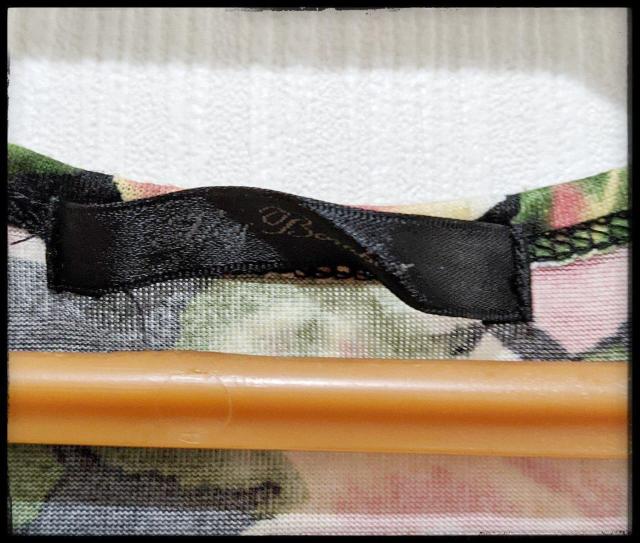 ★タンクトップ★キャミソール★Tシャツ★黒・バラ柄★Mサイズ★部屋着★まとめ買い歓迎★ブランド名札有り★ < 女性ファッション  ★タンクトップ★キャミソール★Tシャツ★黒・バラ柄★Mサイズ★部屋着★まとめ買い歓迎★ブランド名札有り★ < 女性ファッションの