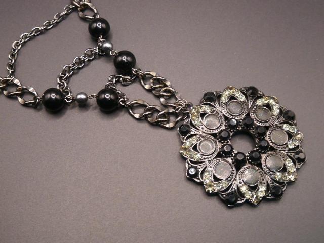 新品 アンティーク調ゴシックストーンネックレス < 女性アクセサリー/時計 新品 アンティーク調ゴシックストーンネックレス < 女性アクセサリー/時計の