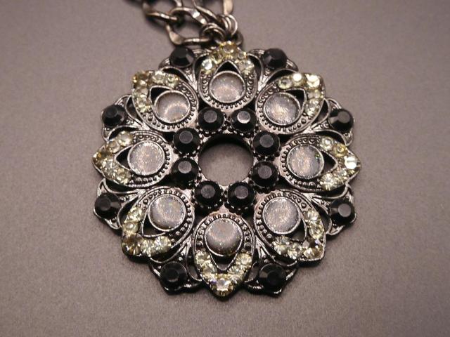 新品 アンティーク調ゴシックストーンネックレス < 女性アクセサリー/時計 新品 アンティーク調ゴシックストーンネックレス < 女性アクセサリー/時計の