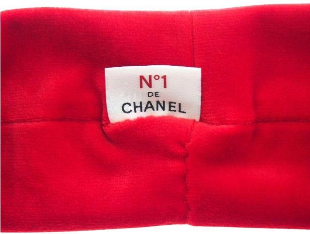 シャネル ノベルティ ヘアバンド 赤椿 ヌメロアン N°1 DE CHANEL フリーサイズ CHANEL BEAUTE【正規品】 < ブランド シャネル ノベルティ ヘアバンド 赤椿 ヌメロアン N°1 DE CHANEL フリーサイズ CHANEL BEAUTE【正規品】 < ブランドの