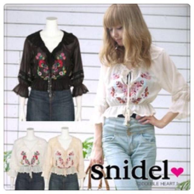 新品タグ付スナイデルフラワー刺繍ブラウス < ブランド  新品タグ付スナイデルフラワー刺繍ブラウス < ブランドの