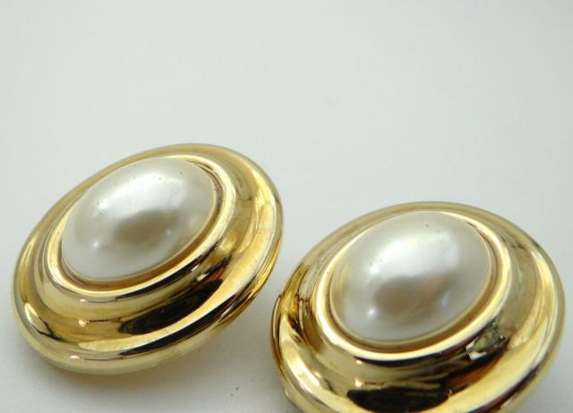 Christian Dior ディオール フェイクパール ラウンド ゴールド イヤリング<USED>【送料無料】 < ブランド Christian Dior ディオール フェイクパール ラウンド ゴールド イヤリング<USED>【送料無料】 < ブランドの