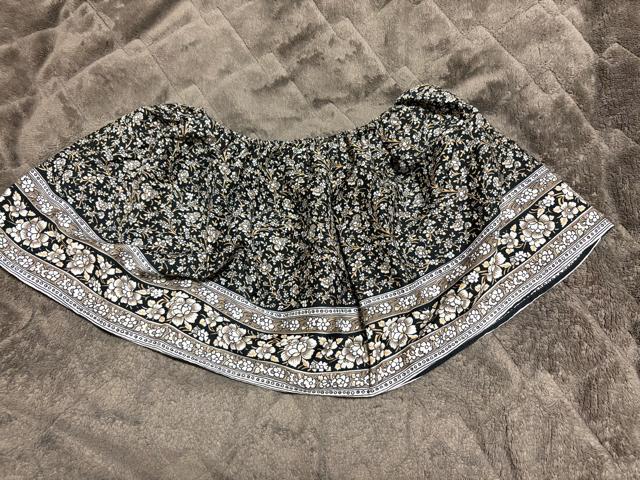 タンス整理品 衣類 おまとめOK ホームクリーニング済み 黒地小花柄マイクロミニスカ < 女性ファッション  タンス整理品 衣類 おまとめOK ホームクリーニング済み 黒地小花柄マイクロミニスカ  < 女性ファッションの