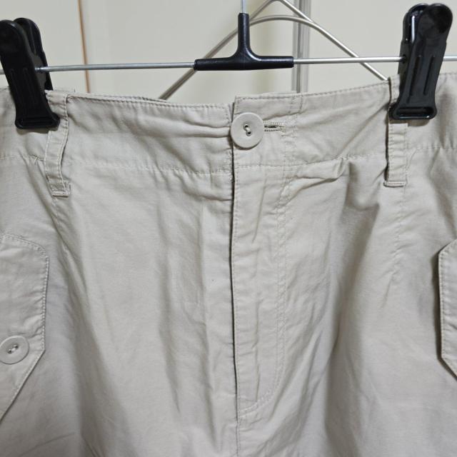 クロコダイル crocodile ベージュ 膝丈スカート ボタン付きポケット < ブランド クロコダイル crocodile ベージュ 膝丈スカート ボタン付きポケット < ブランドの