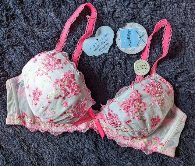 D75★Lilyage Coco★ハート谷間★フラワー刺繍ブラジャー★新品 < 女性ファッション  D75★Lilyage Coco★ハート谷間★フラワー刺繍ブラジャー★新品 < 女性ファッションの