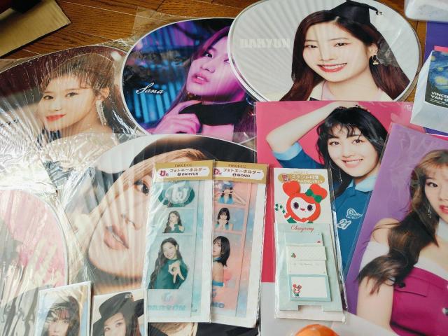 TWICE ʃobW  ^I K` |X^[ ܂Ƃߔ  ^gObY 