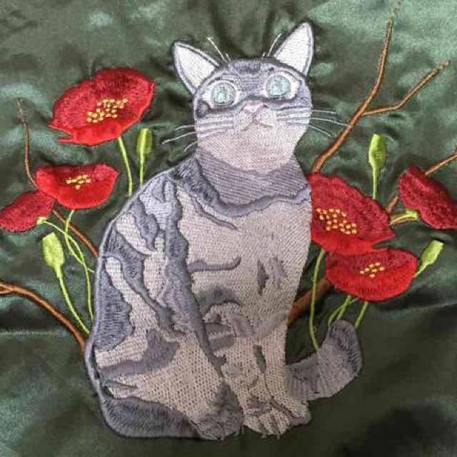 ネコ&フラワー刺繍スカジャン。カーキ×ベージュ < 女性ファッション  ネコ&フラワー刺繍スカジャン。カーキ×ベージュ < 女性ファッションの