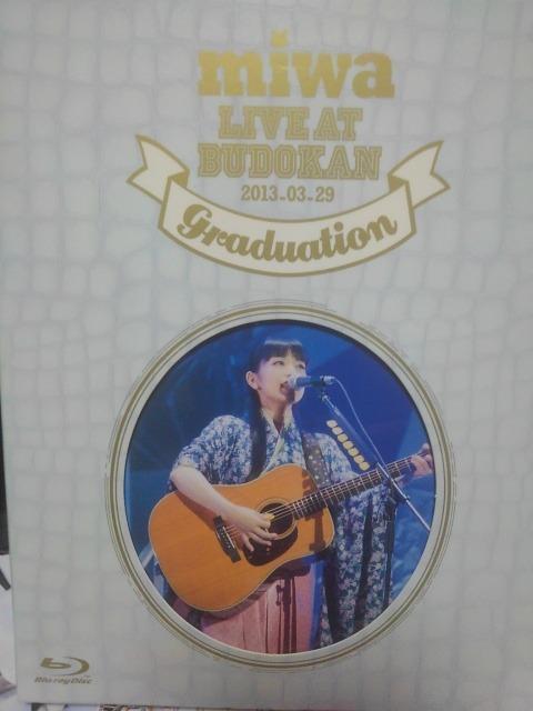 miwa live at 武道館〜卒業式〜 < CD/DVD/ビデオ miwa live at 武道館〜卒業式〜 < CD/DVD/ビデオの