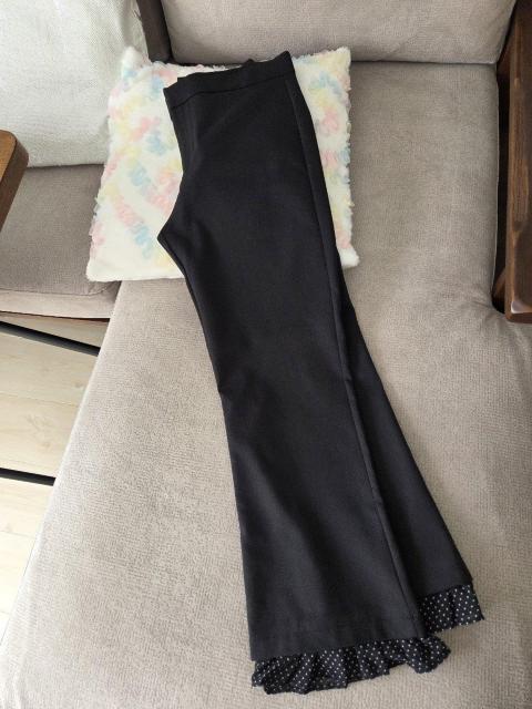 ZARAパンツ★スソのチラッとシフォンが可愛い!ブラックパンツ/新品♪ < ブランド ZARAパンツ★スソのチラッとシフォンが可愛い!ブラックパンツ/新品♪ < ブランドの
