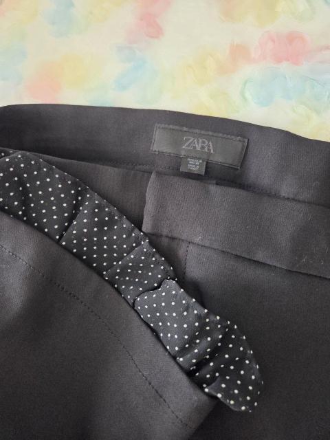 ZARAパンツ★スソのチラッとシフォンが可愛い!ブラックパンツ/新品♪ < ブランド ZARAパンツ★スソのチラッとシフォンが可愛い!ブラックパンツ/新品♪ < ブランドの