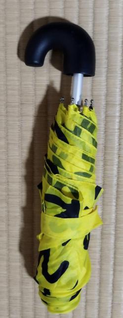 forever21ロゴプリントイエロー 折りたたみ傘 ノベルティ 非売品 < 女性ファッション  forever21ロゴプリントイエロー 折りたたみ傘 ノベルティ 非売品 < 女性ファッションの