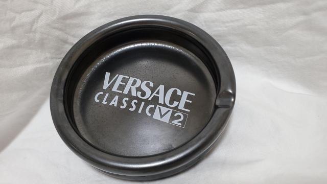 正規希少 非売品 ヴェルサーチ アイコンロゴ文字 灰皿 黒×白 アッシュトレイ アクセサリーBOX 小物入れ〇クラシックインテリア < ブランド  正規希少 非売品 ヴェルサーチ アイコンロゴ文字 灰皿 黒×白 アッシュトレイ アクセサリーBOX 小物入れ〇クラシックインテリア  < ブランドの