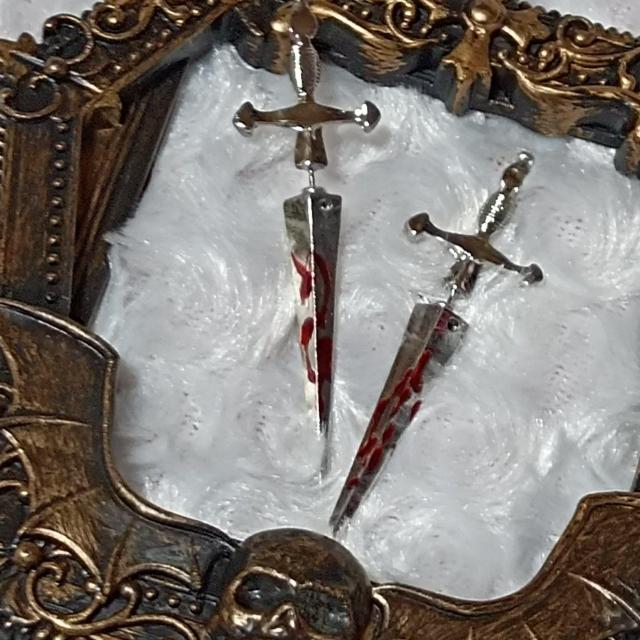 新品★両耳用★血のついたナイフ型のピアス < 男性アクセサリー/時計  新品★両耳用★血のついたナイフ型のピアス < 男性アクセサリー/時計の