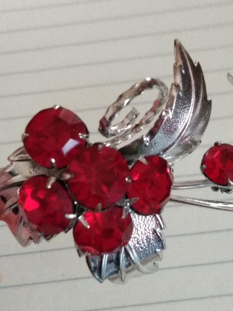 昭和レトロ ブローチ 赤いラインストーン < 女性アクセサリー/時計 昭和レトロ ブローチ 赤いラインストーン < 女性アクセサリー/時計の