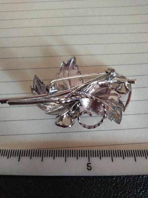 昭和レトロ ブローチ 赤いラインストーン < 女性アクセサリー/時計 昭和レトロ ブローチ 赤いラインストーン < 女性アクセサリー/時計の