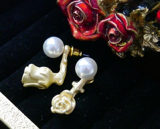 新品ゴスロリ姫系アンティーク調薔薇とパールピアス < 女性アクセサリー/時計  新品ゴスロリ姫系アンティーク調薔薇とパールピアス < 女性アクセサリー/時計の